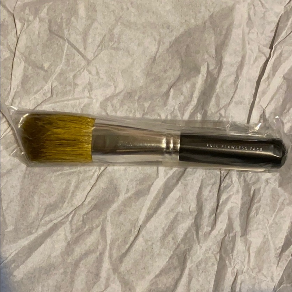 BRAND NEW Bare Minerals Full Flawless Face Brush